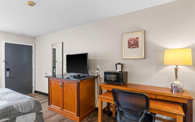 Basecamp Puyallup a Travelodge by Wyndham