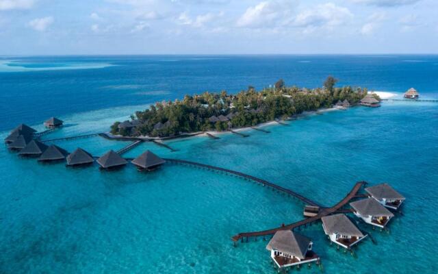Adaaran Club Rannalhi Hotel