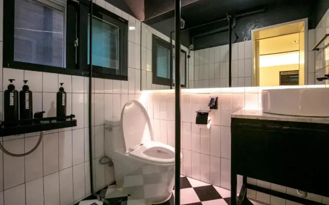 Bias K-GIRL GUESTHOUSE - Caters to Women