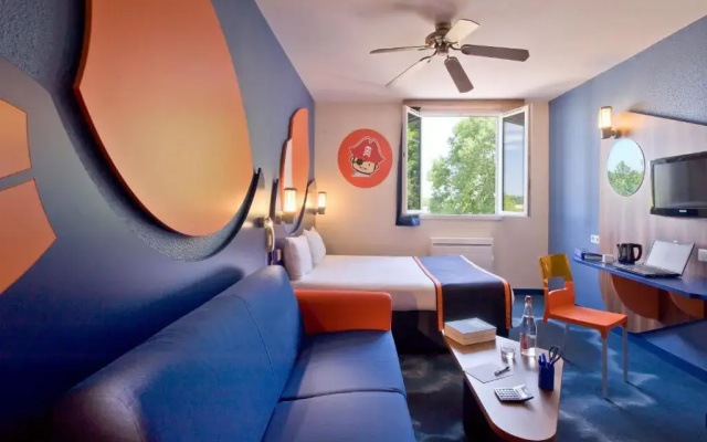 Explorers Hotel