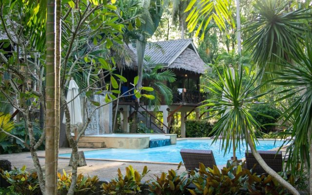 Long Beach Chalet Hotel