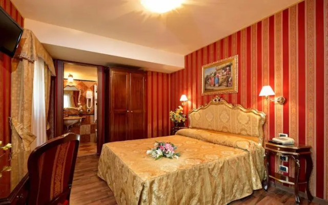 Lux Hotel
