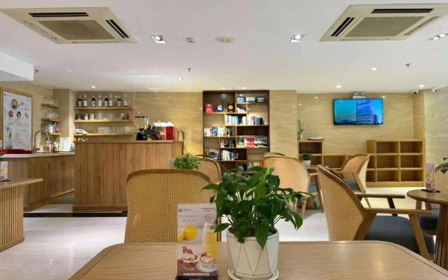 Adora Mira Hotel