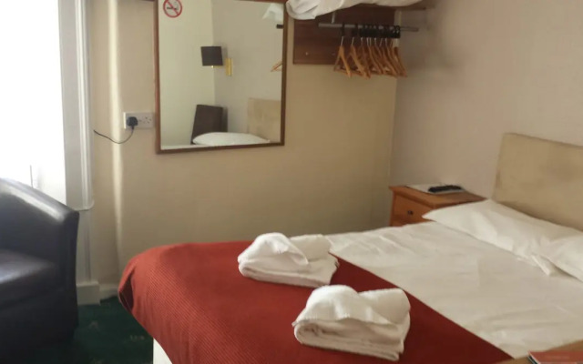 George and Abbotsford Hotel