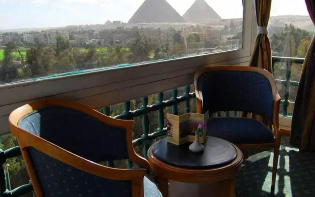 Pyramids Plaza Hotel