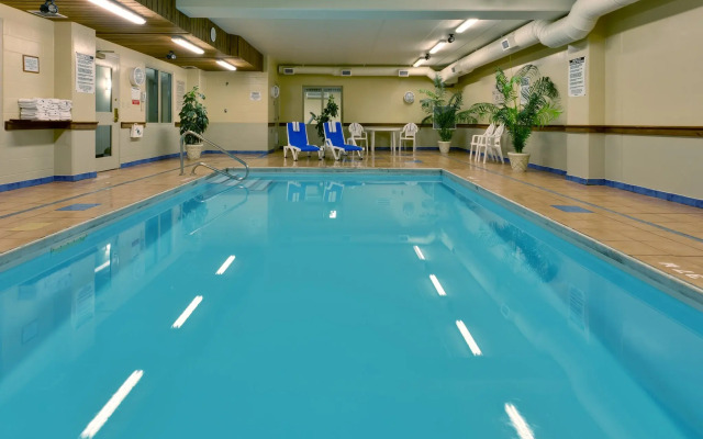 Country Inn & Suites by Radisson London South