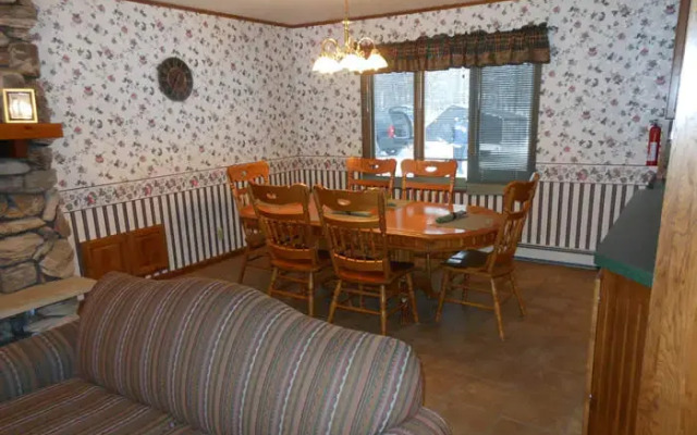 Rustic Manor Motor Lodge