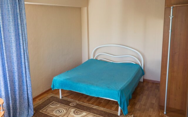 Avenue Apartment Matrosova 9B