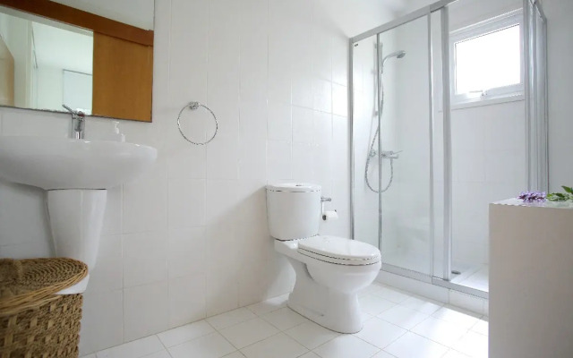5 Br Villa - Leonies' By The Sea - Chg 8913