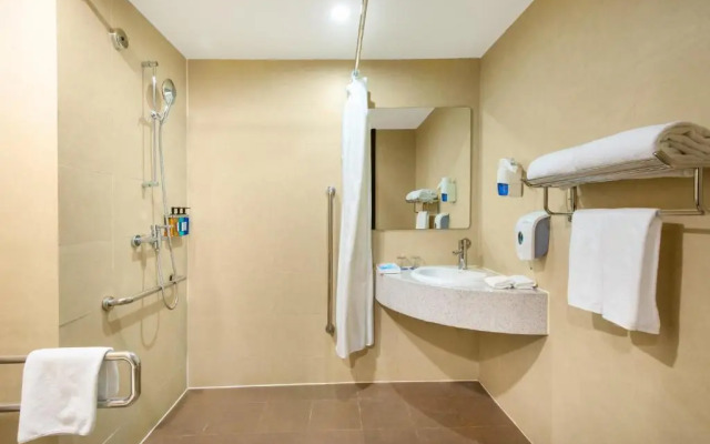 Holiday Inn Express Shanghai Putuo by IHG