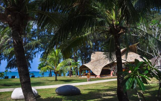 Long Beach Chalet Hotel