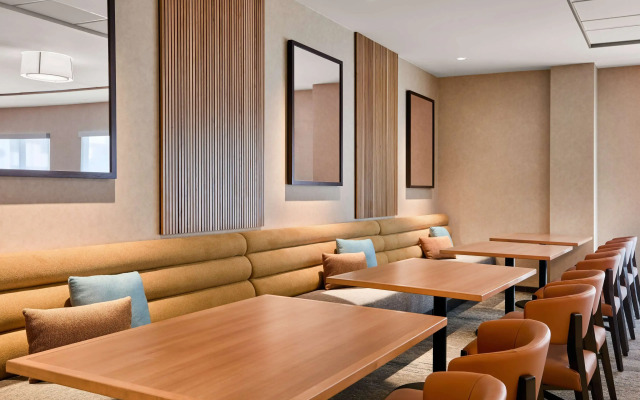 Hilton Garden Inn LAX Los Angeles Airport Hotel