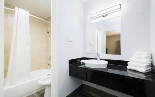 Motel 6 Baytown, TX - Garth Rd