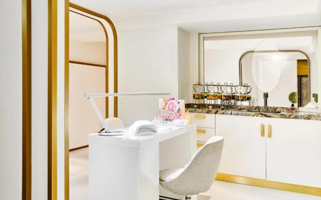 Carlton Cannes, a Regent Hotel