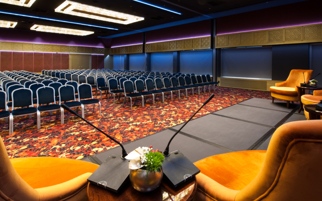 Maestral Resort & Casino