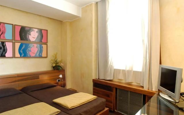 Hotel Tritone