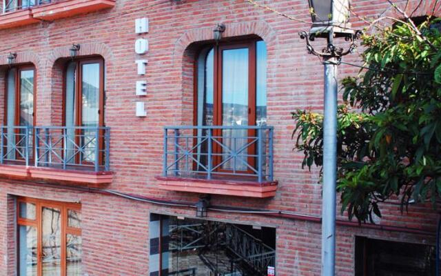 7 Baits Hotel