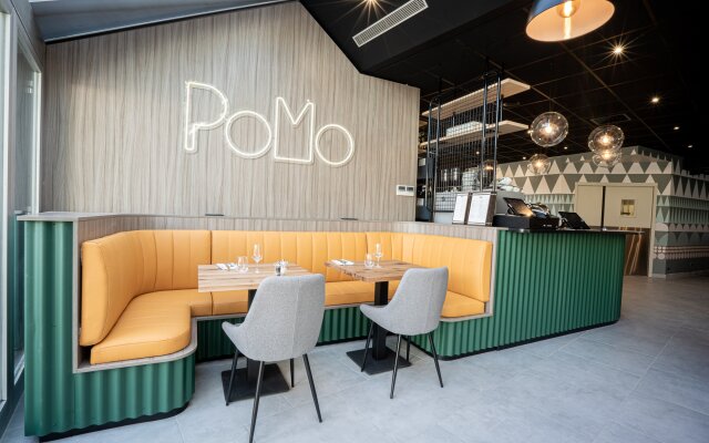 PoMo Hotel & Restaurant