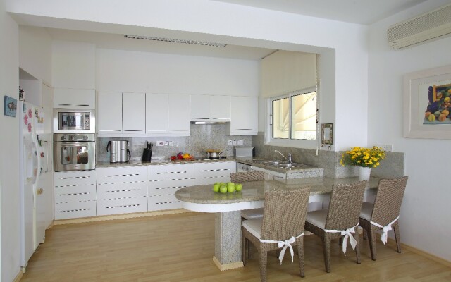 5 Br Villa - Leonies' By The Sea - Chg 8913