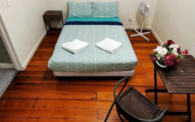 Surf 'N' Snow Backpackers - Hostel