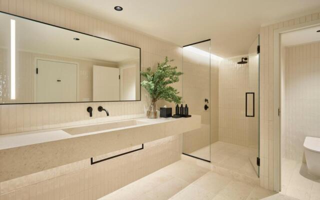 Hotel AKA Alexandria