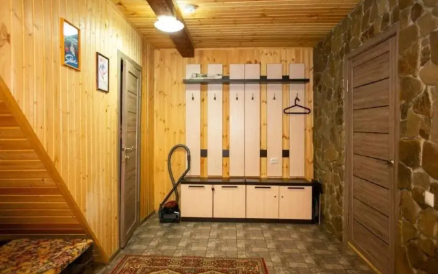 Guest House in Dombay Gostevoj dom v Dombae