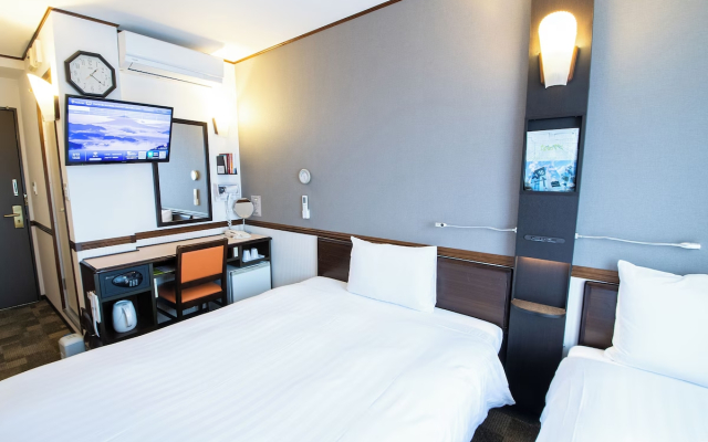 Toyoko Inn Shin Osaka Higashi Mikuni Station