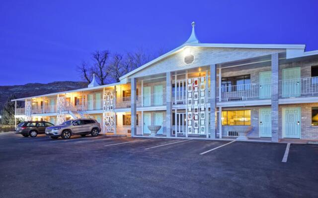 Expedition Lodge