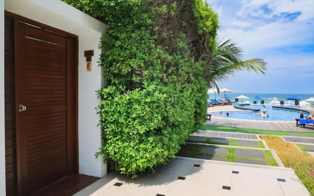 KC Beach Club & Pool Villas