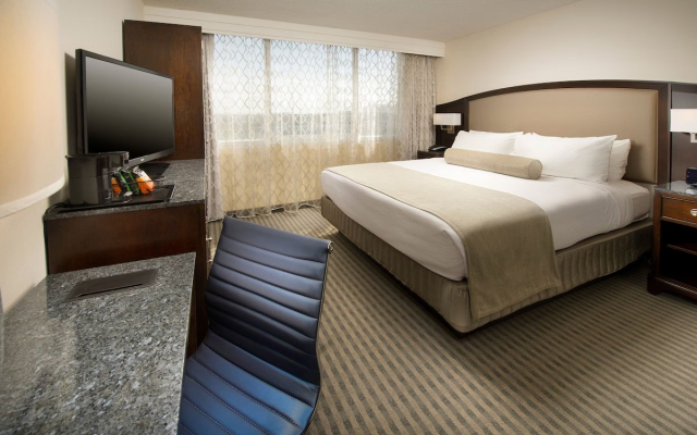 Отель Skybridge Seattle Airport