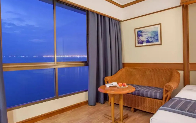 Cholchan Pattaya Beach Resort