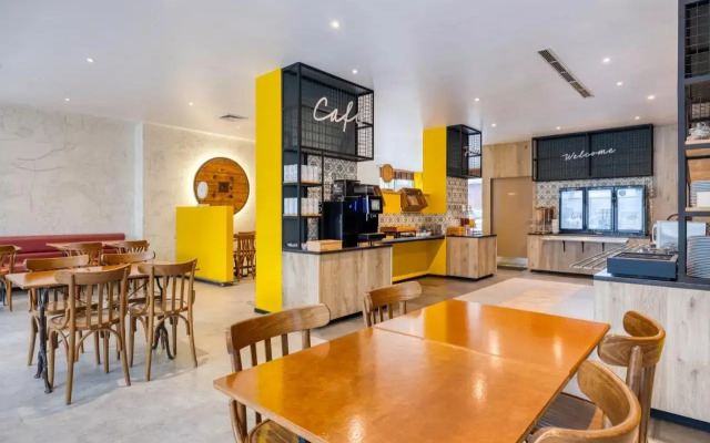 B&B HOTEL Mons Gare