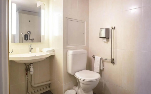 B&B HOTEL Avignon (1)