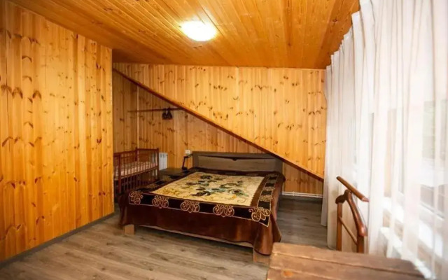 Guest House in Dombay Gostevoj dom v Dombae