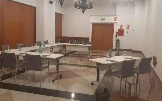 Отель Ilunion Les Corts Spa