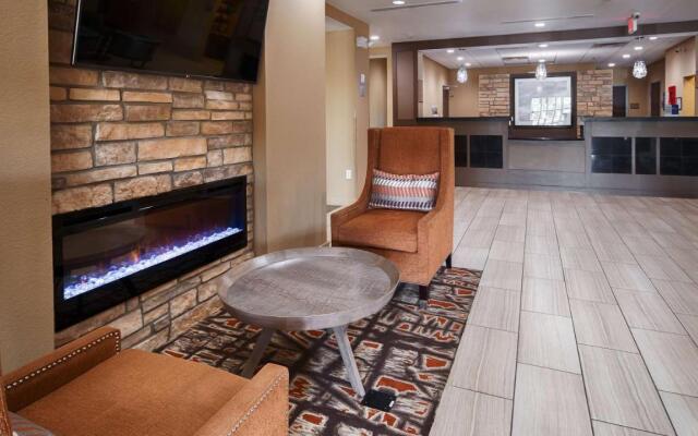 Best Western Plus Elmendorf Hotel / San Antonio Hotel