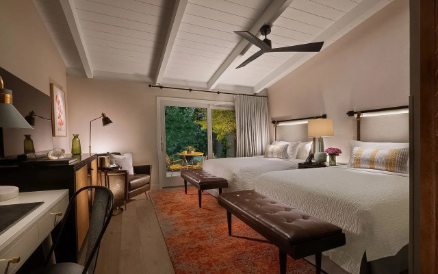 Red Cottage Inn & Suites
