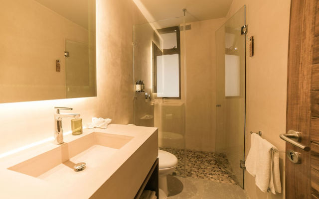 Zereno Luxury Boutique Hotel