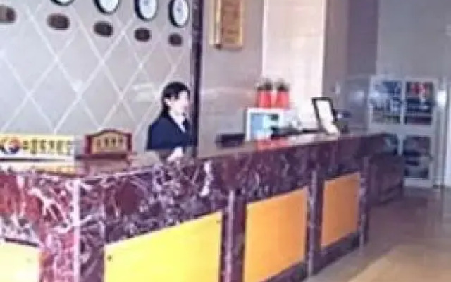 Jitai Hotel (Zhongshan North Road Metro Station)