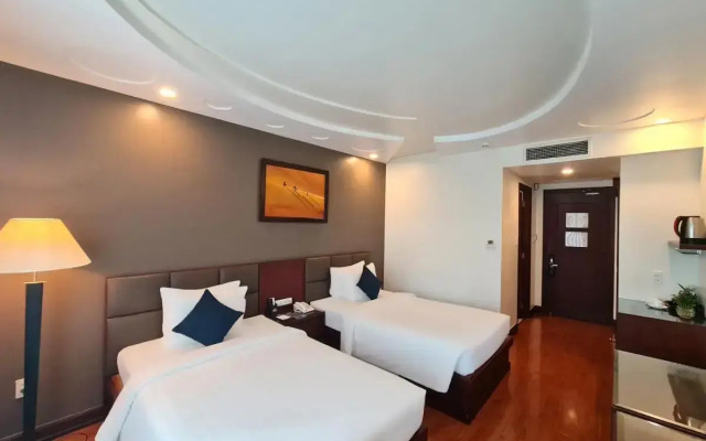 Kin Hotel Thi Sach
