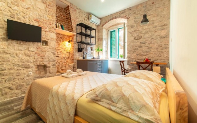Apartments and Rooms Djanovic