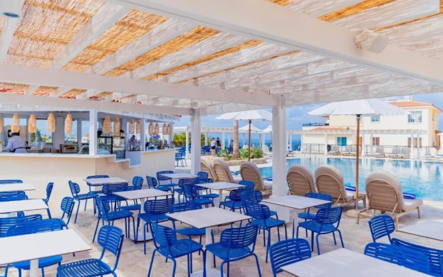 WellClub Family Wellness & Sea View Suites