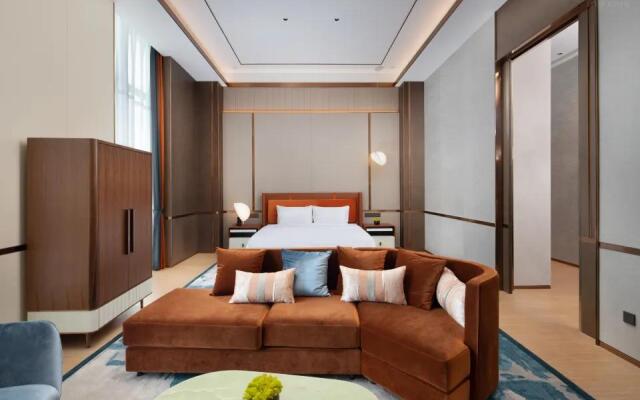 Pinghu Overseas Chinese Hotel