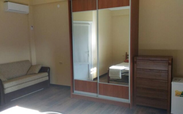 Lilly Guest House
