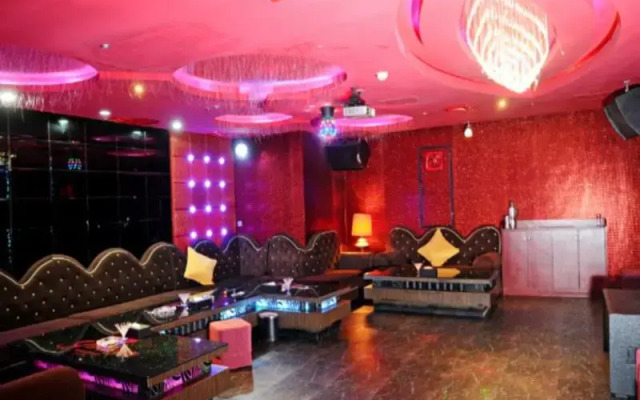 Yinhua Business Hotel (Zhuhai International Convention Center)