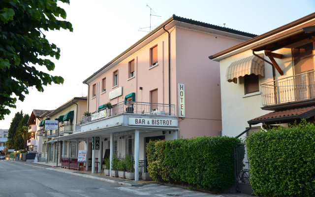 Hotel Benaco Bee Free