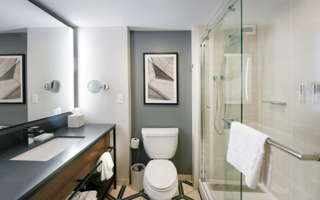 Oshkosh Marriott Waterfront Hotel & Convention Center