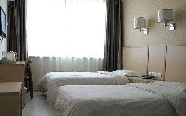 Zhongtian Seaview Hotel (Zhanqiao Railway Station)