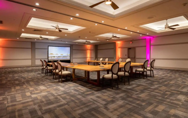 Royal Lahaina Resort & Bungalows