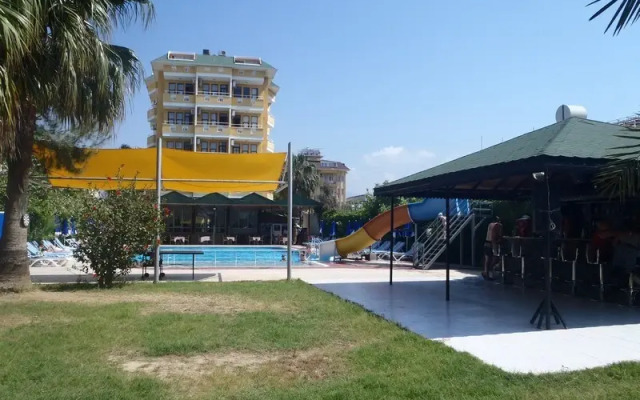 Happy Dreams Beach Hotel